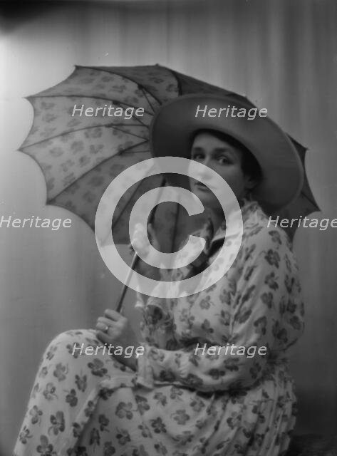 Barnwell, Mrs., portrait photograph, between 1913 and 1942. Creator: Arnold Genthe.