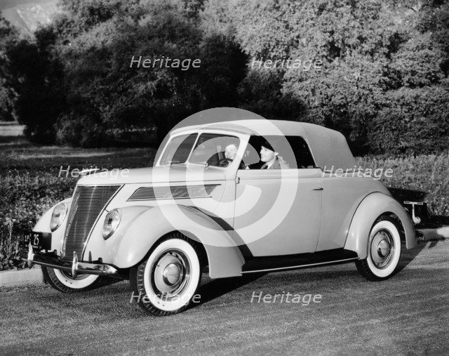 1937 Ford V8 model 78 lub Cabriolet, (1937?). Artist: Unknown