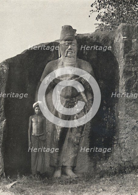'Der Tradition nach, Statue Parakrama Bahu's I., des Grossen (1164-1197 n. Chr.), Pollonnaruwa', 192 Artist: Unknown.
