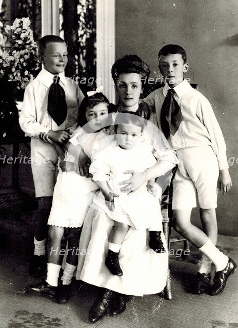 Elena Ivanovna Nabokova with children Sergei, Olga, Elena and Vladimir.