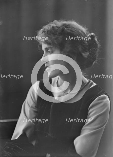 Miss Marie Goff, portrait photograph, 1918 Sept. 16. Creator: Arnold Genthe.