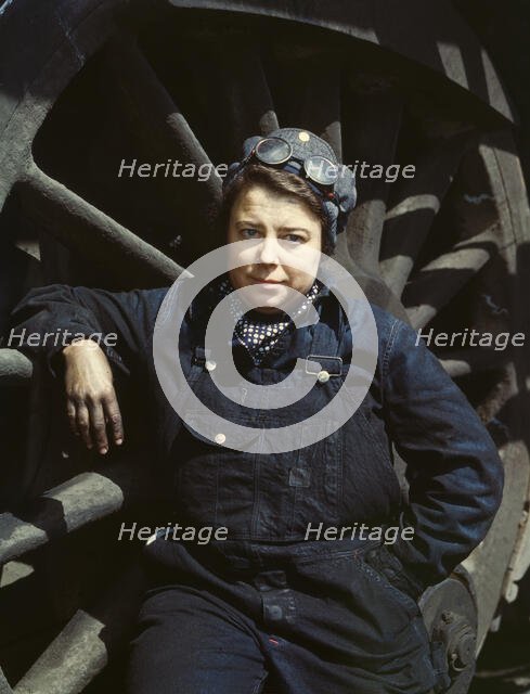 C. & N.W. R.R., Mrs. Dorothy Lucke, employed as a wiper at the roundhouse, Clinton, Iowa, 1943. Creator: Jack Delano.
