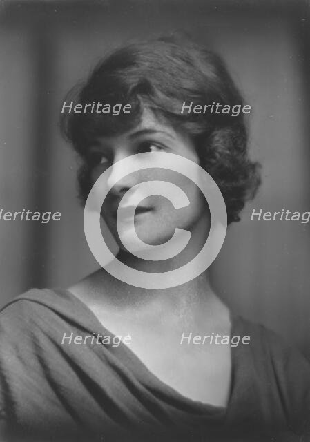 Chase, Arline, Mme., portrait photograph, 1917 Sept. 17. Creator: Arnold Genthe.