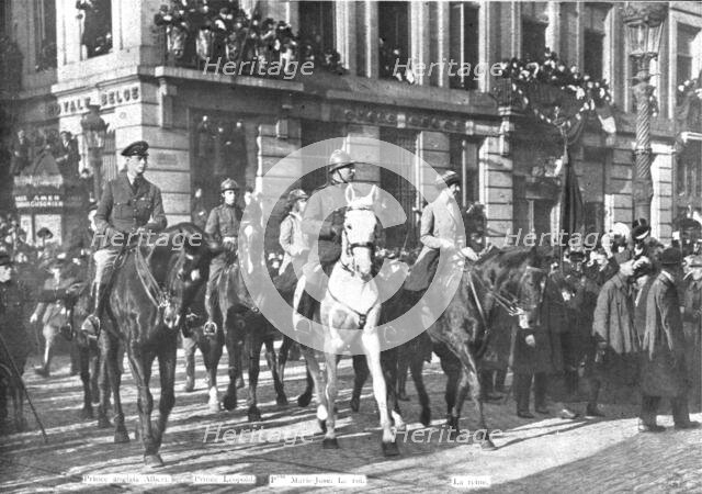'En Belgique delivree; L'entrée des souverains belges a Bruxelles, le 22 novembre: place...', 1918. Creator: Unknown.