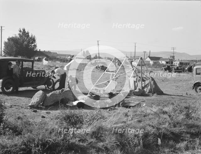 Squatter camp in potato town, Malin, Klamath County, Oregon, 1939. Creator: Dorothea Lange.
