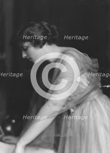 Guthrie, J., Miss, portrait photograph, 1916 Mar. 15. Creator: Arnold Genthe.