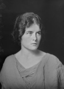 Miss Hasbrouck, portrait photograph, 1918 Nov. 11. Creator: Arnold Genthe.