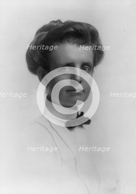 Frances Benjamin Johnston, formal bust by Strauss, facing right, n.d.. Creators: Strauss, Frances Benjamin Johnston.