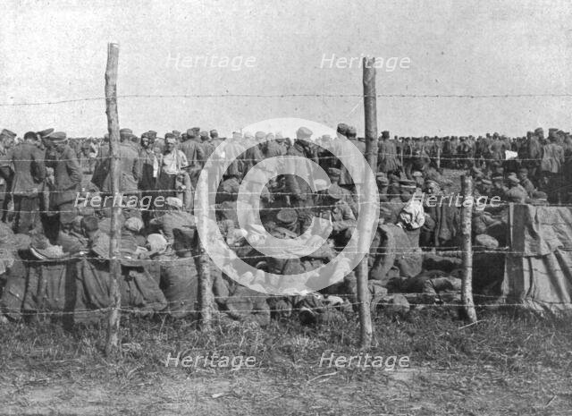 'La Bataille de la Somme; L'enclos ou les prisonniers de la premiere journee d'offensive..., 1916. Creator: Unknown.