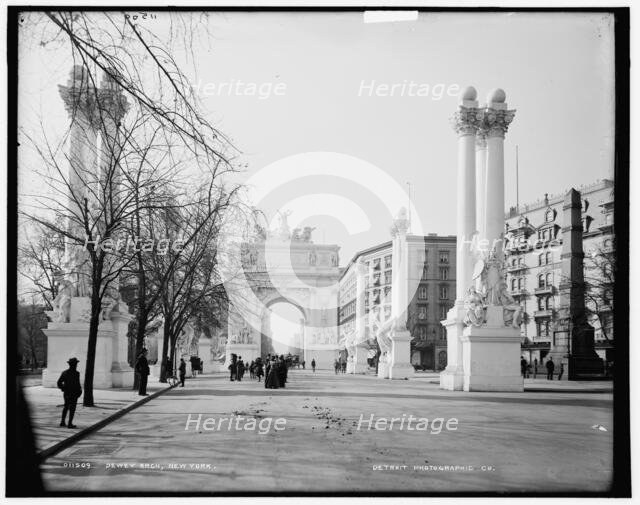 Dewey Arch, New York, between 1899 and 1901. Creator: Unknown.
