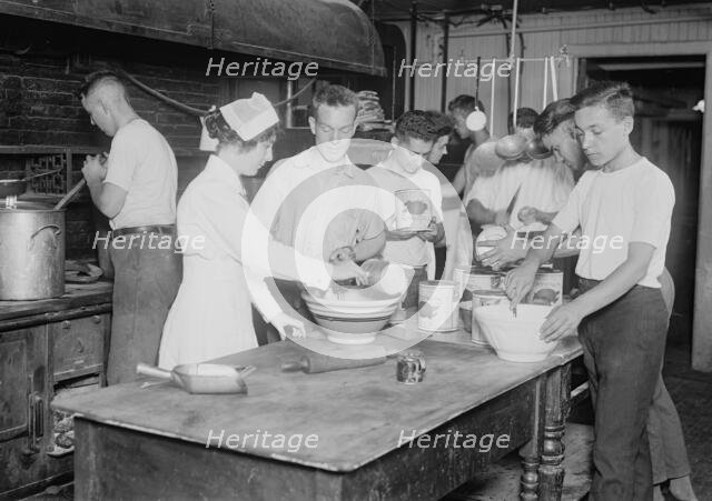 Making army cooks, Pratt Institute, 9 Aug 1917. Creator: Bain News Service.