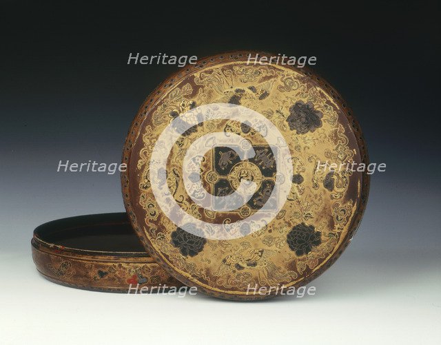 Drum-shaped lacquer box, Qing dynasty, Jiaqing period, China, 1796-1820. Artist: Unknown