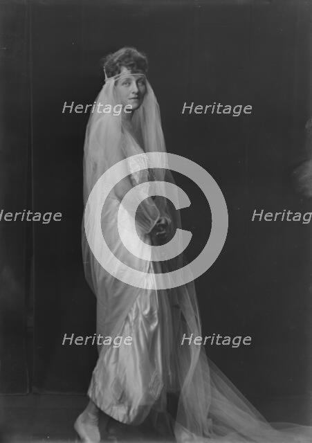 Mrs. W.S. Elliott, portrait photograph, 1918 Nov. 6. Creator: Arnold Genthe.