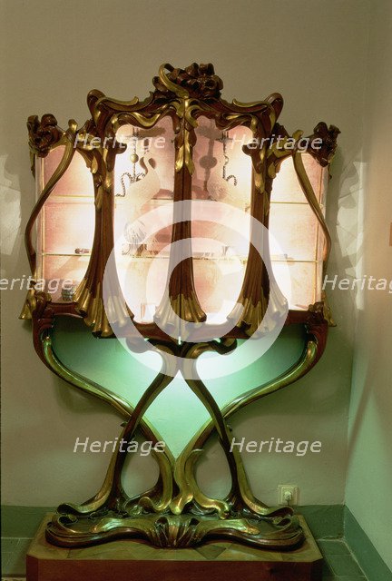 Glass cabinet designed for Ibarz House, designed by Aleix Clapés.