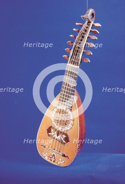 Mandolin of 17th century, transition between lute and mandolin.