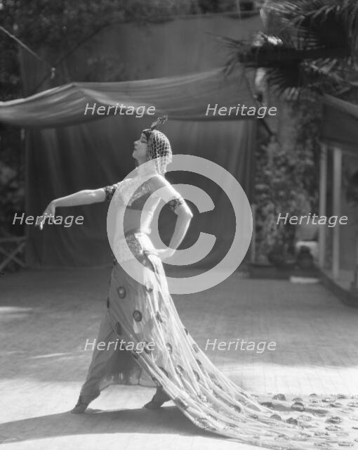 St. Denis, Ruth, 1913 Mar. 25. Creator: Arnold Genthe.