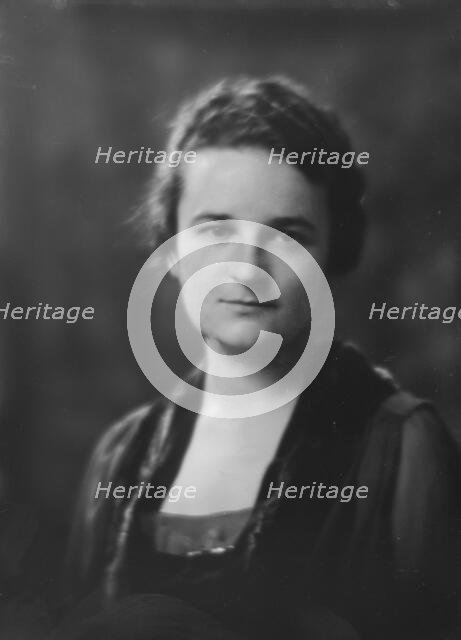 Miss D. Connable, portrait photograph, 1918 Jan. Creator: Arnold Genthe.