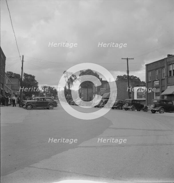 On U.S. 15, Saturday afternoon, Pittsboro, North Carolina, 1939. Creator: Dorothea Lange.