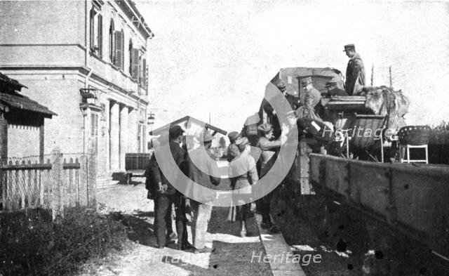 Inter-allied Support; A stop on the journey: an Italian officer offers a light.., 1917. Creator: Pelanda.