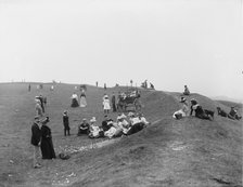 Picnickers enjoying a bank holiday lunch, Uffington Castle, Oxfordshire, 1900. Artist: Henry Taunt