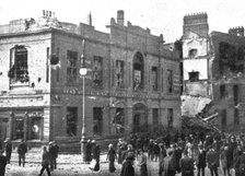 'Dublin Apres L'Emeute; Liberty Hall, quartier general des insurges, qui fut bombarde par..., 1916. Creator: Unknown.