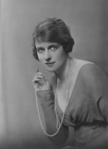 Mrs. James Hackett, portrait photograph, 1918 Oct. 9. Creator: Arnold Genthe.