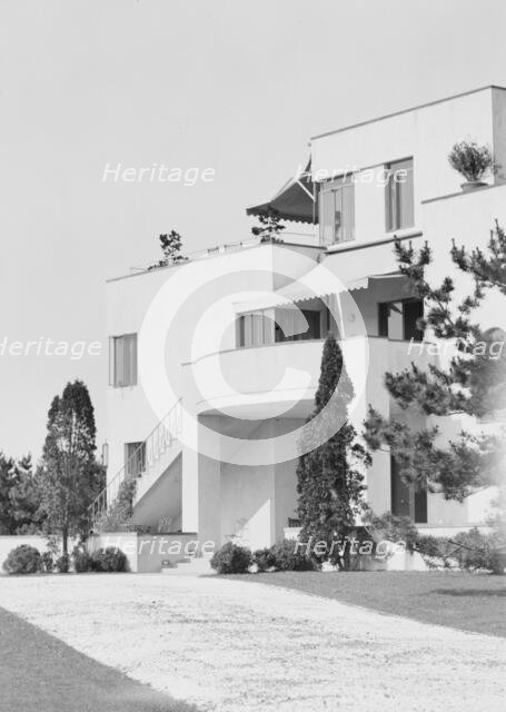 House at "The Shallows," property of Lucien Hamilton Tyng, Southampton, Long Island, 1931 Creator: Arnold Genthe.