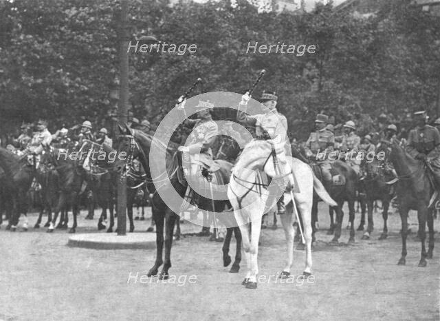 'Le jour de gloire; au coeur de Paris: le defile sur les grands boulevards jusqu'a la place..., 1919 Creator: Unknown.