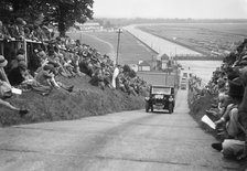 G Dixon's Riley taking part in the JCC Members Day, Brooklands, 4 July 1931. Artist: Bill Brunell.