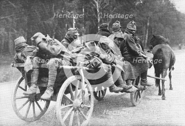 'L'offensive russe; Prisonniers autrichiens blesses, conduits en voiture aux ambulances..., 1916 (19 Creator: Unknown.