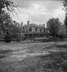 Plantation house where the Wray family has lived for generations, Greene County, Georgia, 1937. Creator: Dorothea Lange.