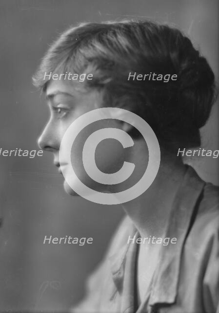 Findlay, Ruth, Miss, portrait photograph, 1915 Jan. 22. Creator: Arnold Genthe.