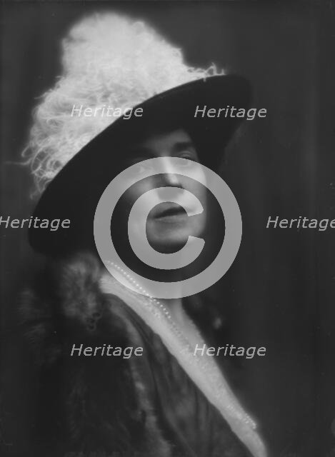 Birmingham, Lillian, Miss, portrait photograph, 1913 July 10. Creator: Arnold Genthe.