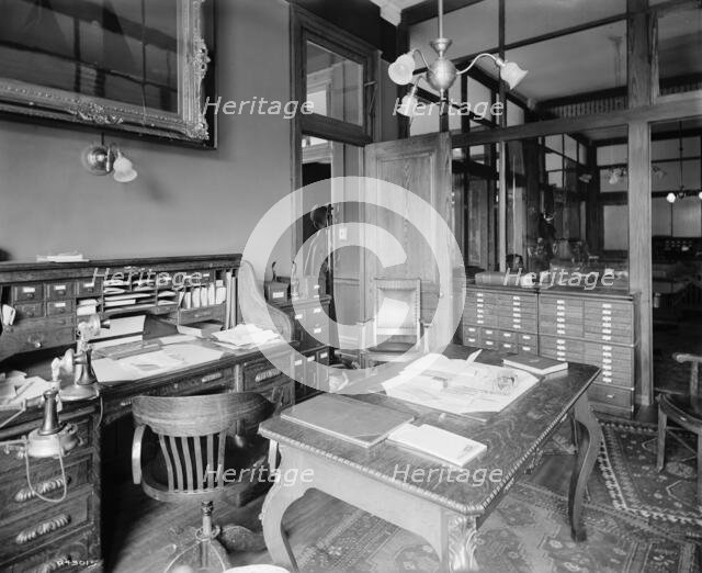 Offices of Mulford & Petry Co., Detroit, Mich., between 1900 and 1910. Creator: Unknown.