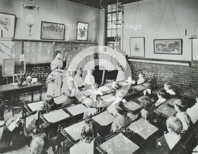 Classroom scene, Southfields Infants School, Wandsworth, London, 1907. Artist: Unknown.