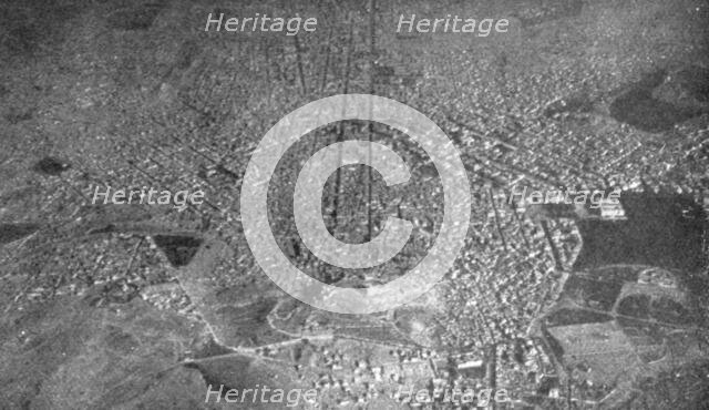 'Athenes vue en avion; vue general d'Athenes, prise en avion a une altitude de 1,800..., 1916. Creator: Unknown.