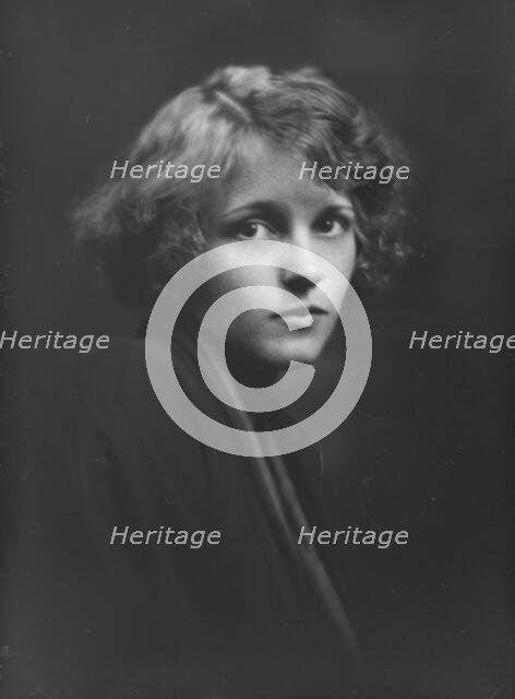 Mrs. Anderson, portrait photograph, 1917 Dec. 1. Creator: Arnold Genthe.