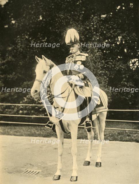 'Earl Roberts on his Favourite White Arab "Vonolel"', c1898, (1901).  Creator: John Chancellor.