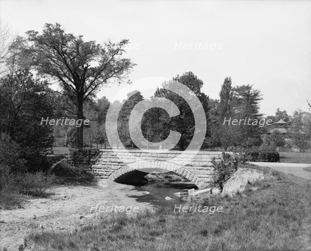 Soldiers' and Sailors' Monument, Indianapolis, Ind., c1907. Creator: Unknown.