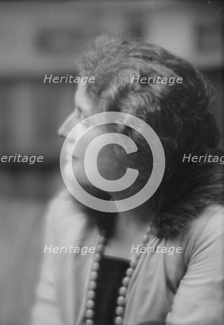 Coates, Dorothy, Miss, portrait photograph, 1916 Jan. 18. Creator: Arnold Genthe.