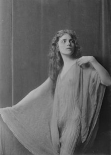 Miss Marie Goff, portrait photograph, 1918 Sept. 16. Creator: Arnold Genthe.