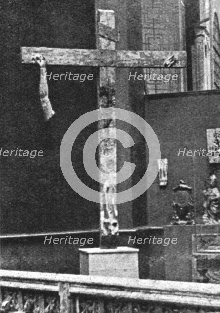 'L'Exposition des oeuvres d'art mutilees ou provenant des regions devastees..., 1916. Creator: Unknown.