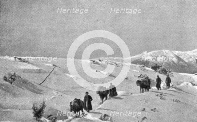 'La campagne d'hiver en Orient; Dans les neiges du Paljokrimero, entre Santi-Quaranta..., 1917. Creator: Unknown.