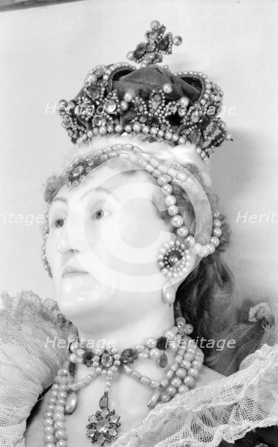 Royal funeral effigy of Queen Elizabeth I, Westminster Abbey, London, 1945-1980. Artist: Eric de Maré