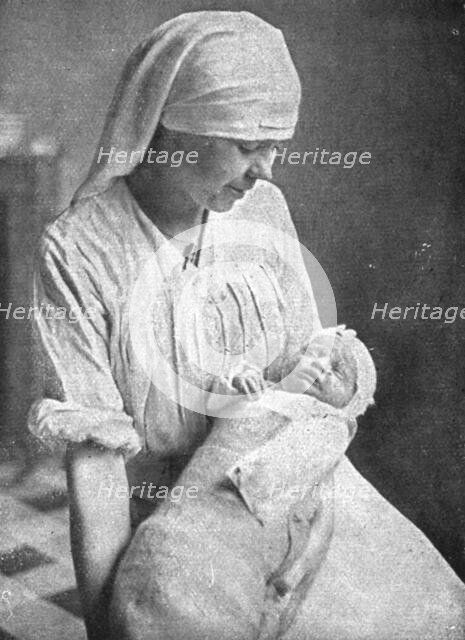 ' "La Guerre a L'Allemande"; Bien jeune victime: un nourrisson blesse au bras gauche', 1918. Creator: Unknown.