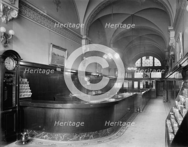 Grand Trunk Western Railroad, ticket office, Detroit, Mich., between 1905 and 1915. Creator: Unknown.