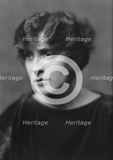 Cowl, Jane, Miss, portrait photograph, 1914 Dec. 30. Creator: Arnold Genthe.