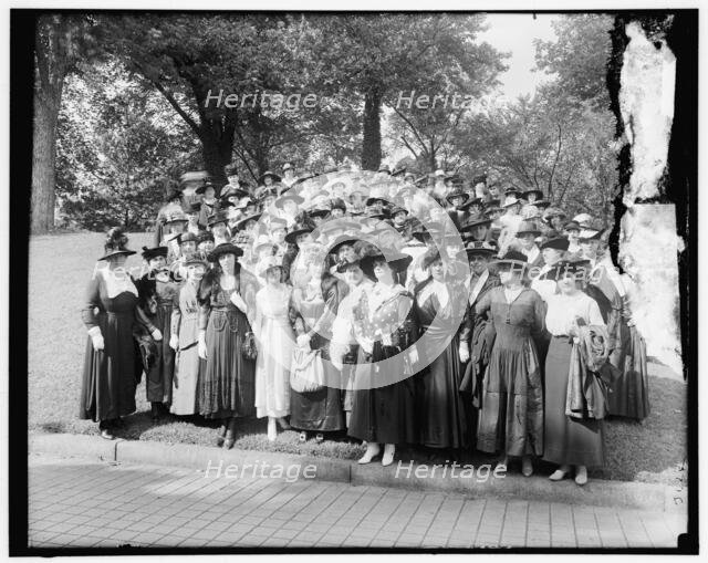 Woman's Liberty Loan Committee, between 1910 and 1920. Creator: Harris & Ewing.