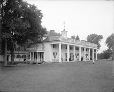 S.W. view of the mansion, Mt. Vernon, Va., between 1900 and 1915. Creator: Unknown.