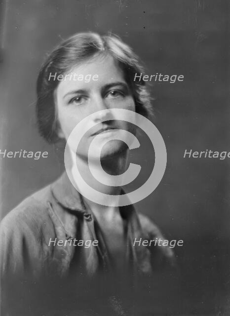 Miss Hines, portrait photograph, 1919 Aug. 7. Creator: Arnold Genthe.
